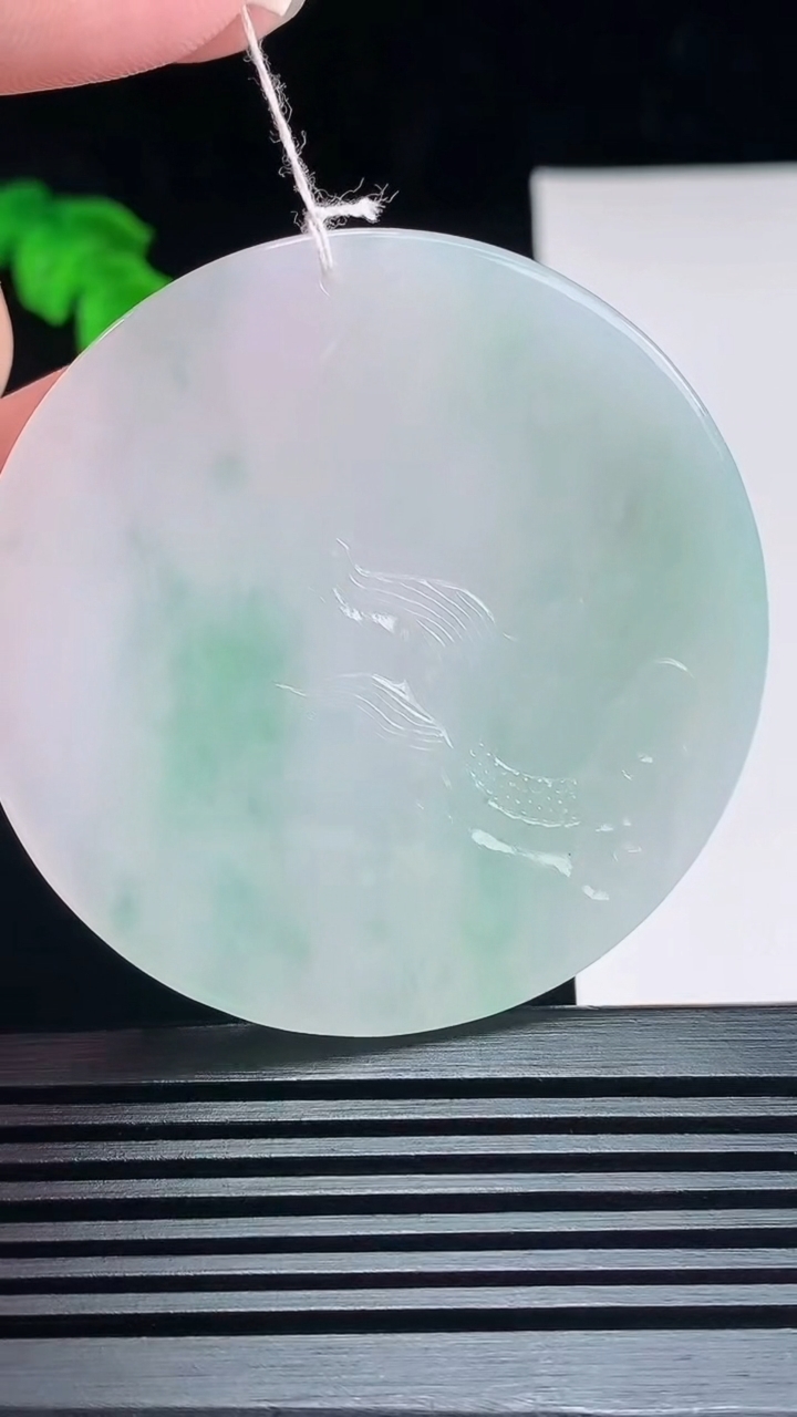 天然A货翡翠祥龙大日如来佛吊坠，尺寸54-5.2 重量:35.73g
7月12日