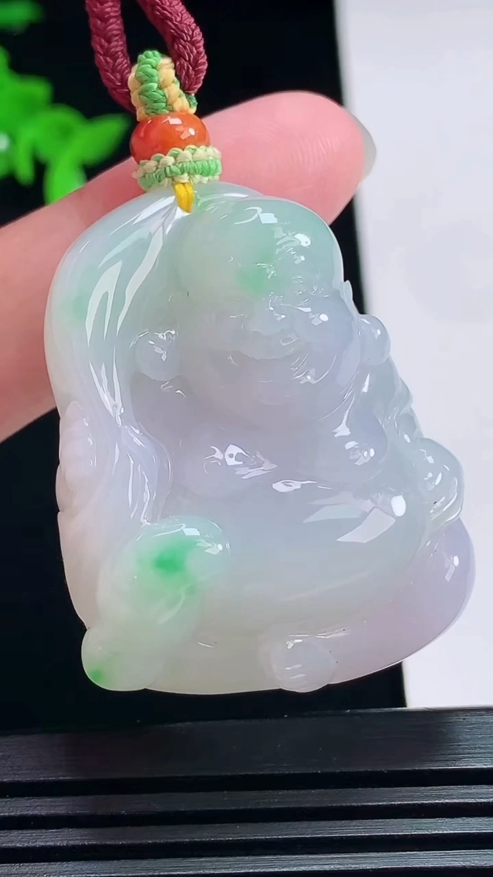 天然A货翡翠春带彩 紫罗兰逍遥佛吊坠，尺寸39-32-17.5 重量:42.80g
7月12日