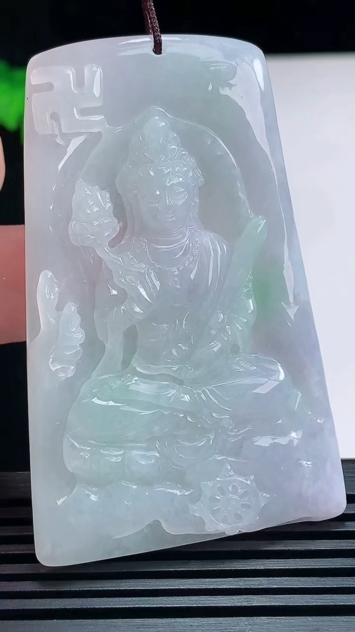 天然A货翡翠虚空藏菩萨吊坠，尺寸65.2-41.5-5 重量:29.23g
7月12日