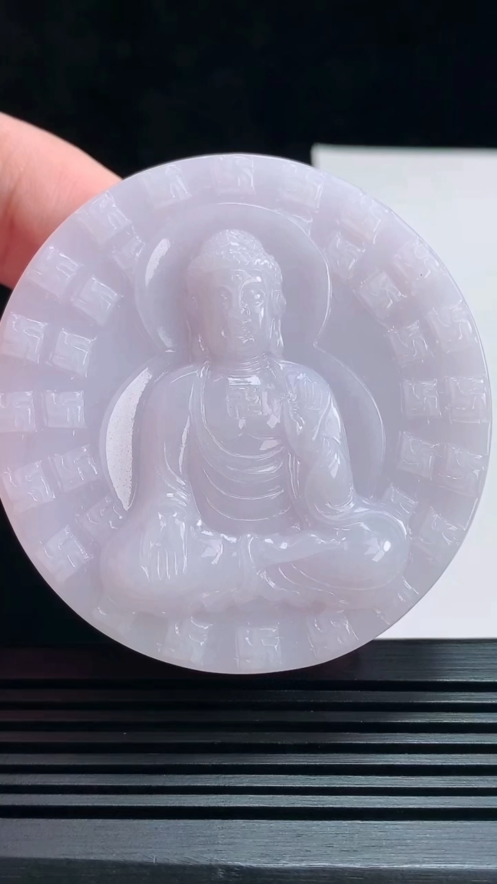 天然A货翡翠紫罗兰阿弥陀佛吊坠，尺寸60.5-12 重量:91.90g
7月12日