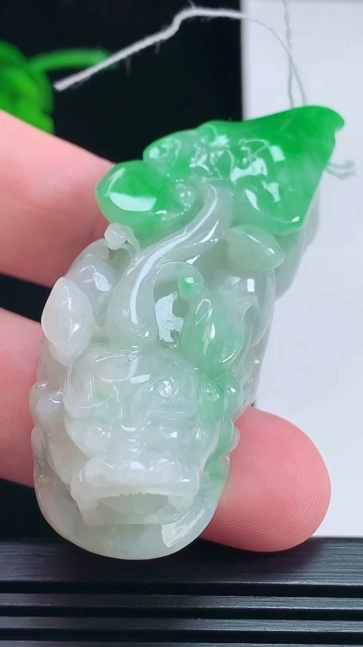 天然A货翡翠貔貅吊坠，尺寸63-25.8-17.6 重量:46.01g  hxl
7月12日