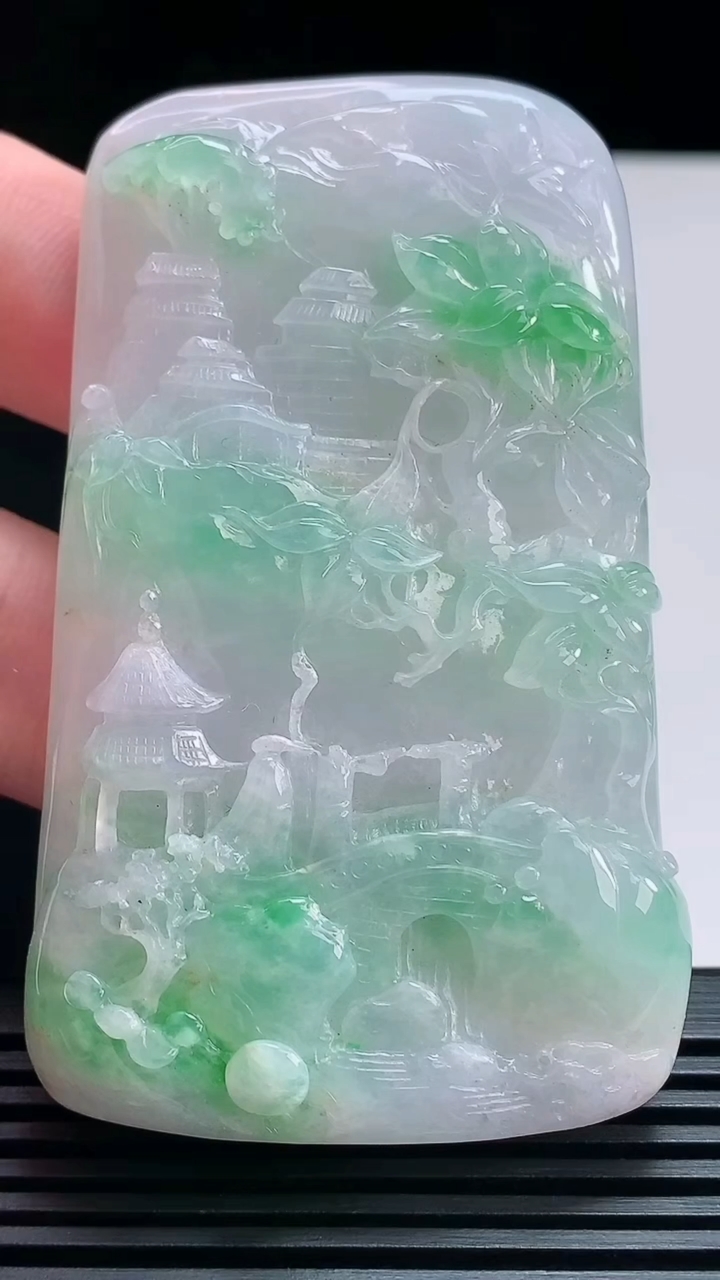 天然A货翡翠山水牌吊坠，尺寸74-45-14 重量:99.69g  hxl
7月12日