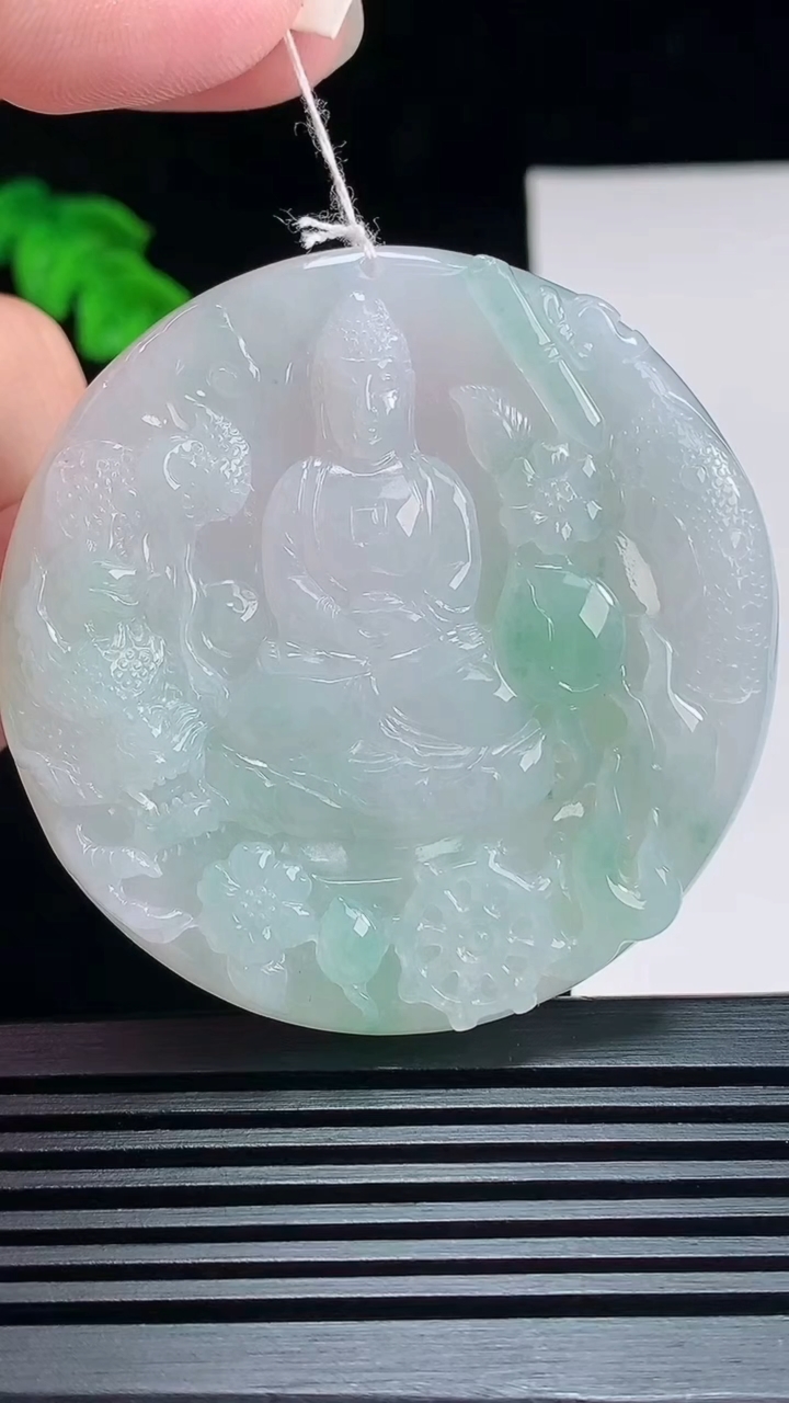 天然A货翡翠祥龙大日如来佛吊坠，尺寸54-5.2 重量:35.73g
7月12日