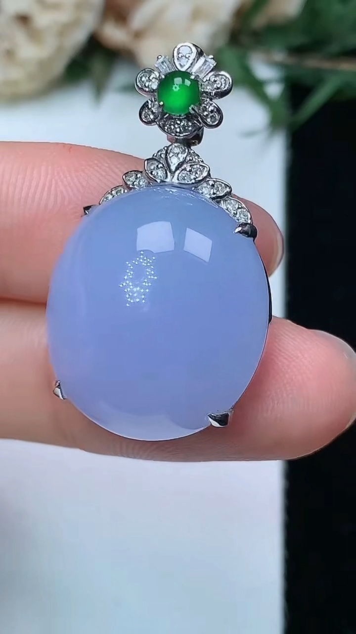 天然A货翡翠k金紫罗兰蛋面吊坠，尺寸19-17.5-11.4，重量:8.79g
7月13日