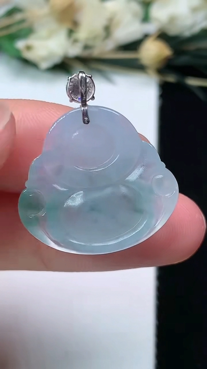 天然A货翡翠飘花佛公吊坠，尺寸20-21.9-5.7，重量:3.90g
7月13日