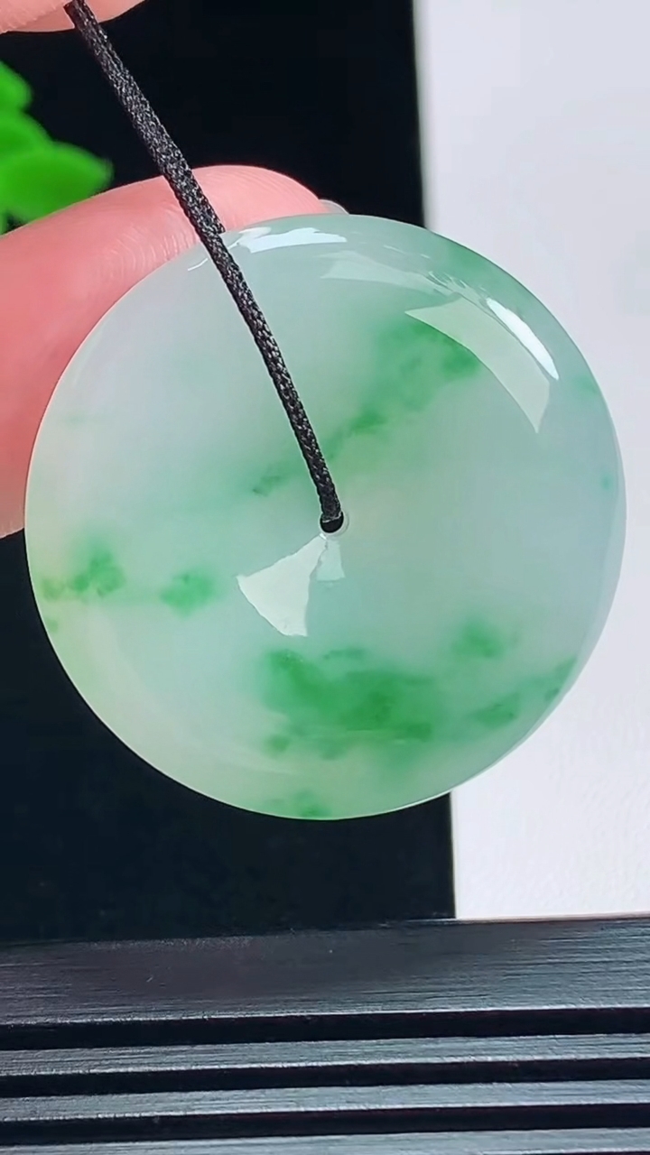 天然A货翡翠平安扣吊坠，尺寸31-5.8 重量:11.83g
7月13日