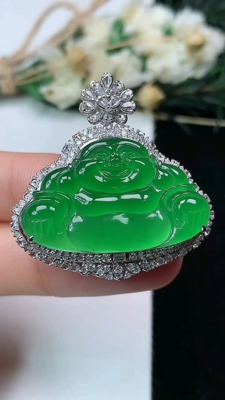 天然A货翡翠佛公吊坠，尺寸33.9-33-11.8，裸石18-29.5，重量:8.98g
7月13日