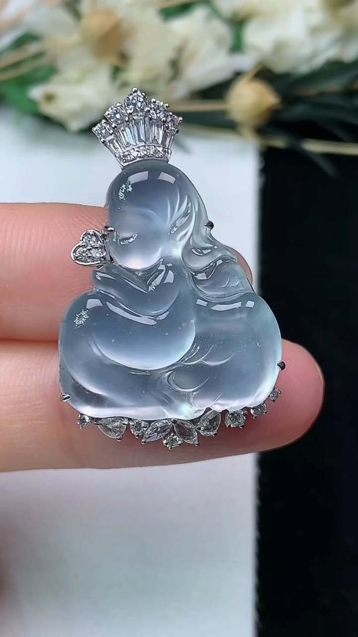 天然A货翡翠白冰花仙子吊坠，尺寸32.3-22.5-19.8-7.4，重量:6.29g
7月13日