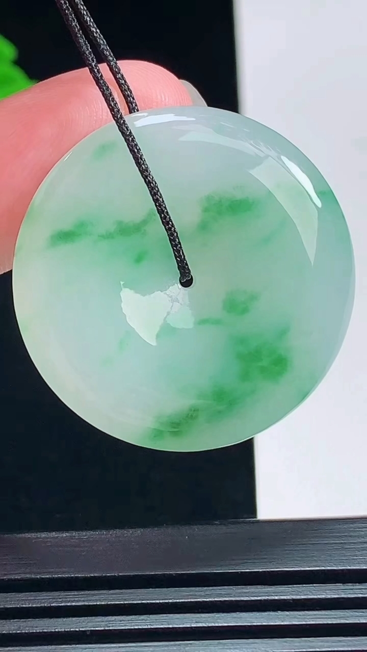 天然A货翡翠平安扣吊坠，尺寸31-5.8 重量:11.83g
7月13日