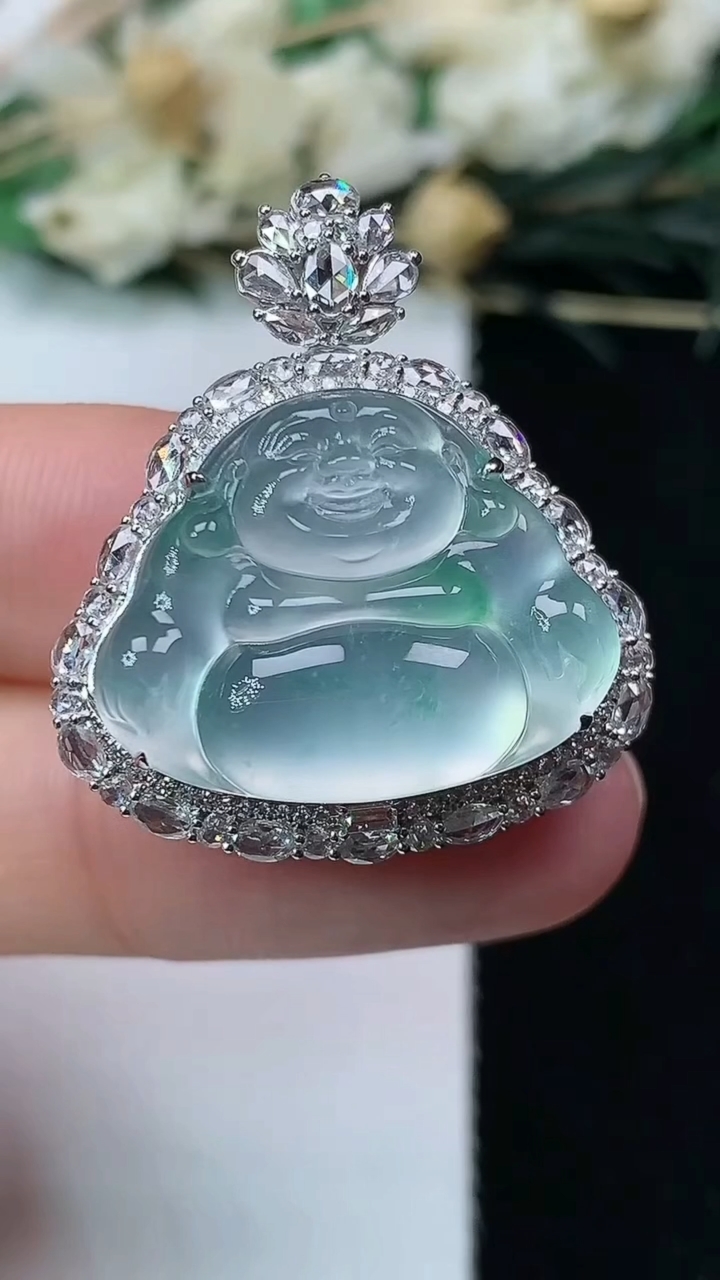 天然A货翡翠飘花佛公吊坠，尺寸29.2-25.5-11.8，裸石16.8-21.2，重量:6.84g