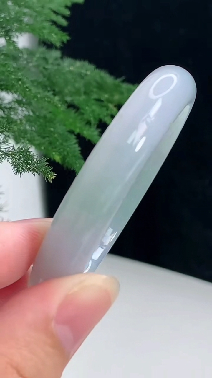 圈口50-51翡翠a货春带彩 紫罗兰贵妃手镯尺寸50.3-45-10-6.5 重:29.45g  h1257月13日