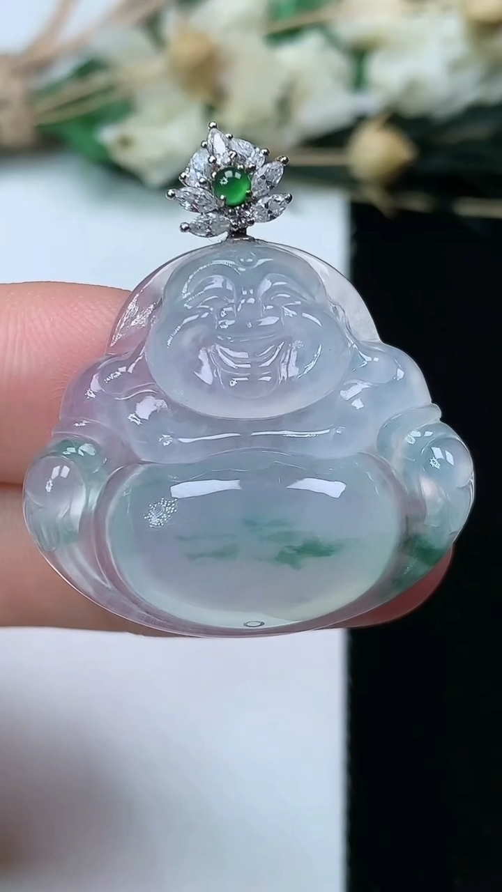 天然A货翡翠飘花佛公吊坠，尺寸24.4-29.2-5.9，重量:7.10g
7月14日