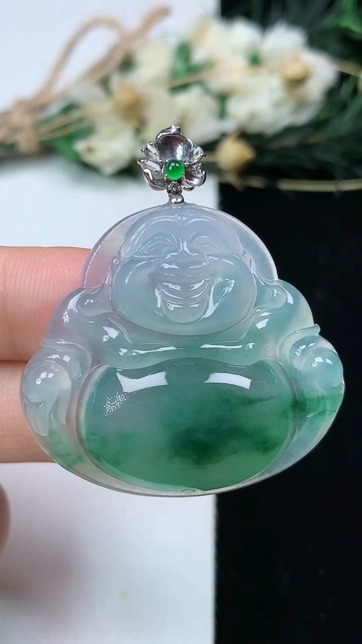 天然A货翡翠佛公吊坠，尺寸30.9-35-5.9，重量:10.38g
7月14日