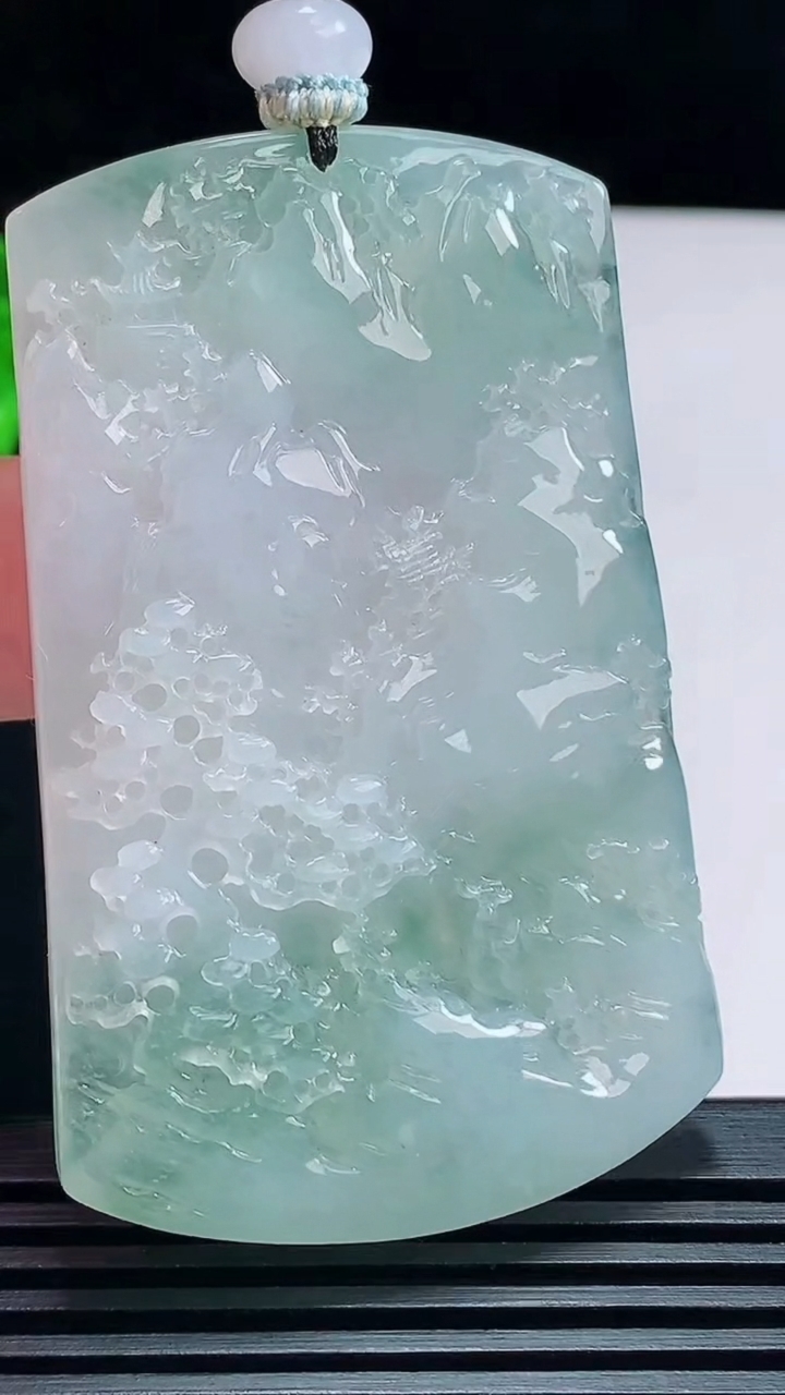 天然A货翡翠牌吊坠，尺寸63-40-8 重量:41.48g
7月14日