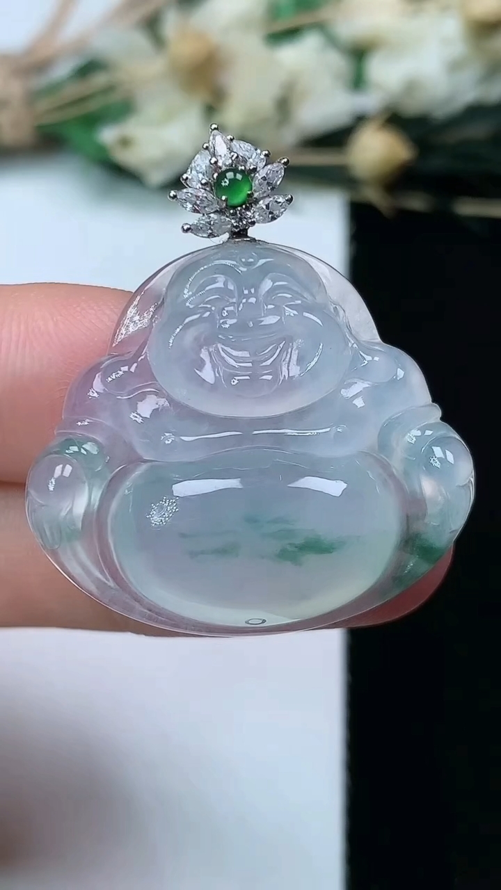 天然A货翡翠飘花佛公吊坠，尺寸24.4-29.2-5.9，重量:7.10g
7月14日