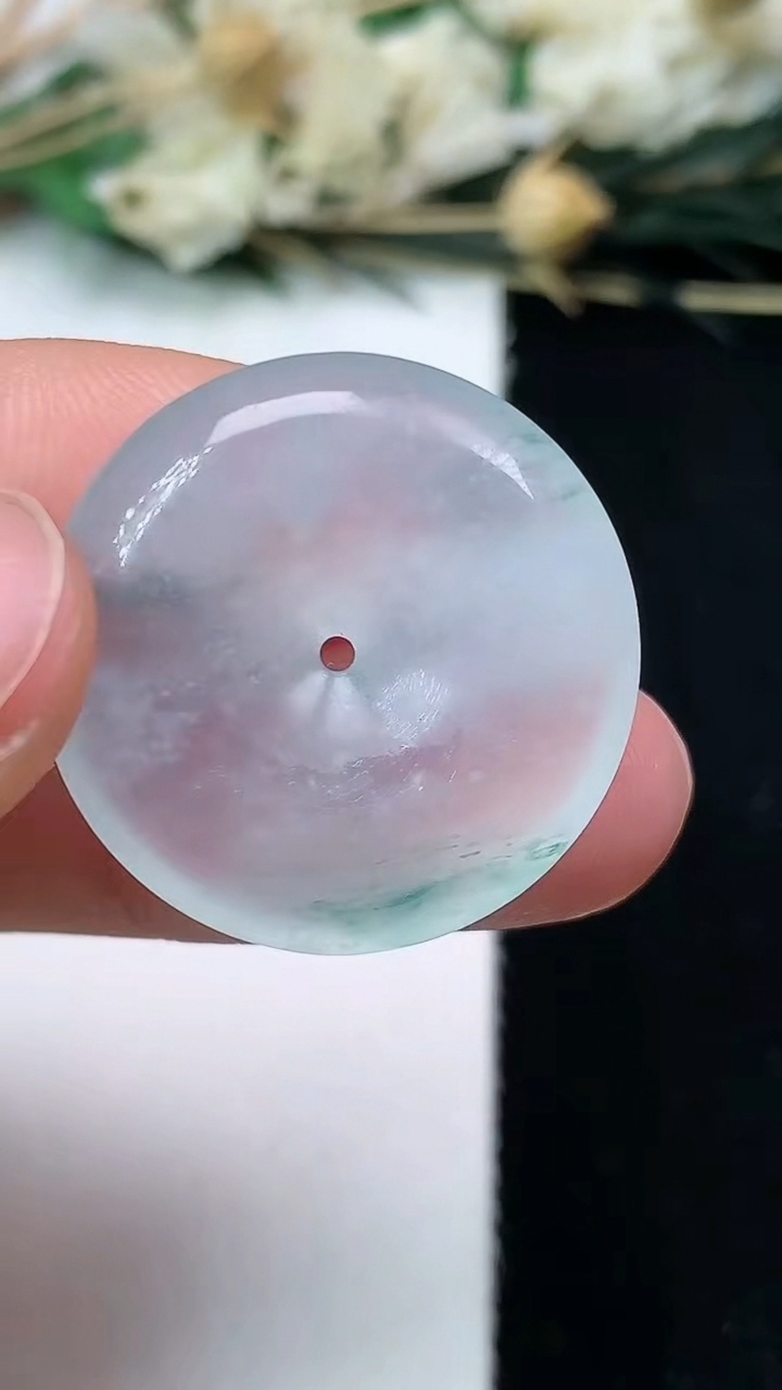 天然A货翡翠飘花平安扣吊坠，尺寸23.5-5，重量:5.90g
7月14日