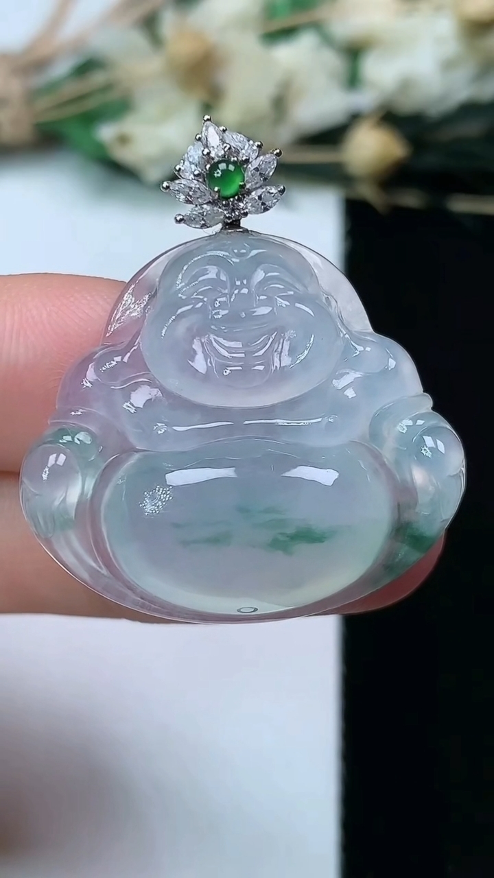 天然A货翡翠飘花佛公吊坠，尺寸24.4-29.2-5.9，重量:7.10g
7月14日