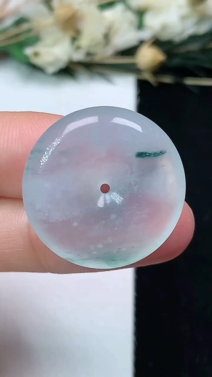 天然A货翡翠飘花平安扣吊坠，尺寸23.5-5，重量:5.90g
7月14日