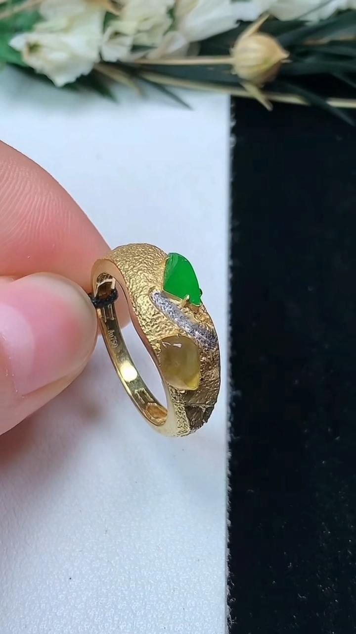 天然A货翡翠随形戒指，尺寸17.5-6.8-3.6，重量:2.79g2026年7月14日
工厂直销收