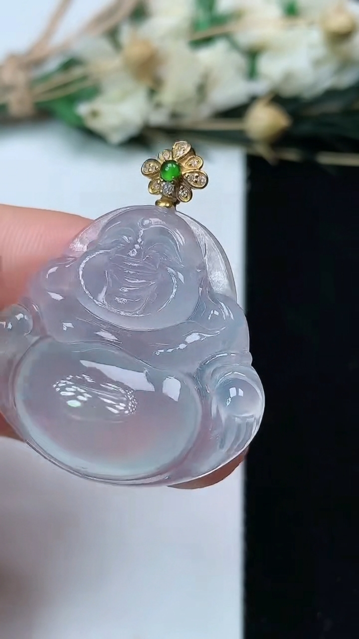 天然A货翡翠白冰佛公吊坠，尺寸27.2-30-5.4，重量:7.29g
7月14日