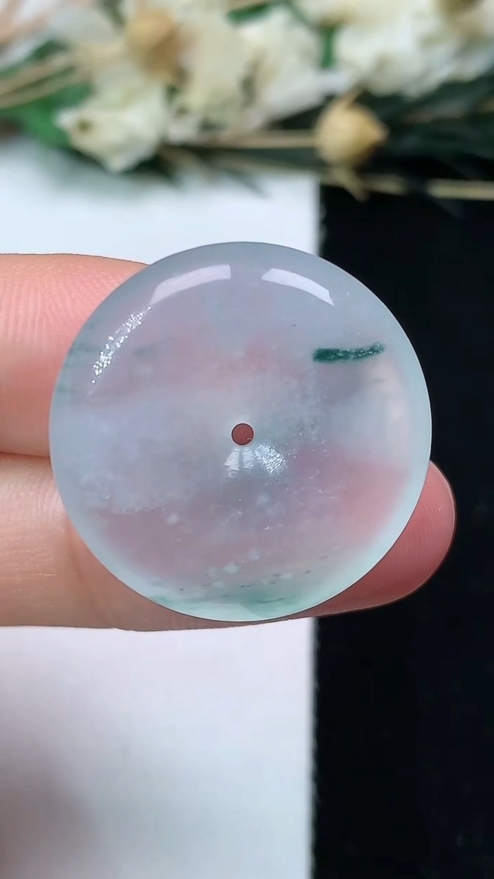 天然A货翡翠飘花平安扣吊坠，尺寸23.5-5，重量:5.90g
7月14日