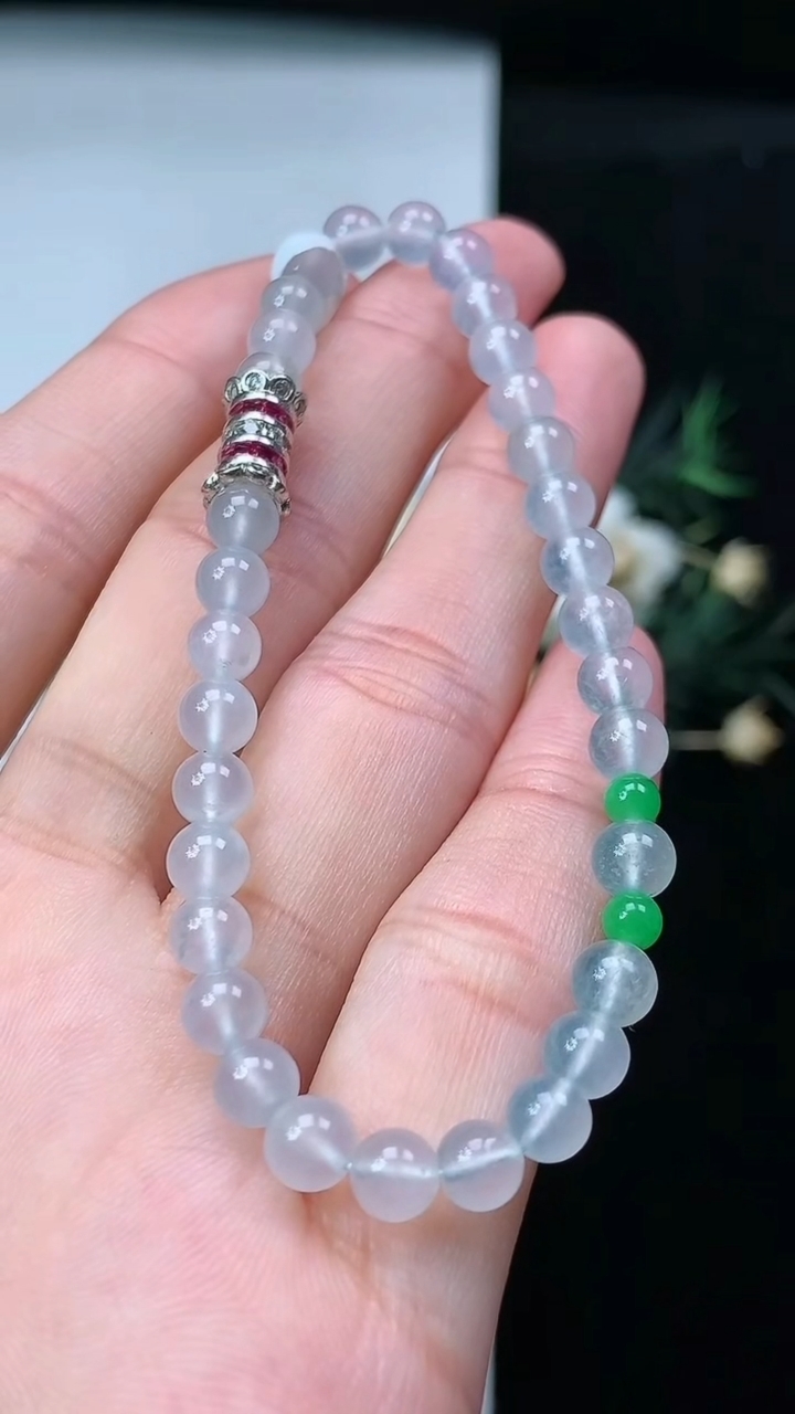 天然A货翡翠白冰圆珠手串，尺寸5-34颗，重量:8.33g7月14日
工厂直销收藏佳品,种好水足，色