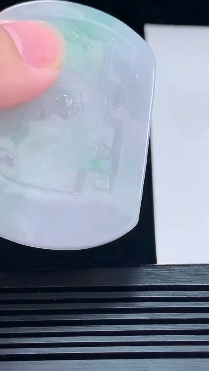 天然A货翡翠年年有余吊坠，尺寸55.8-41-7 重量:44.32g
7月14日