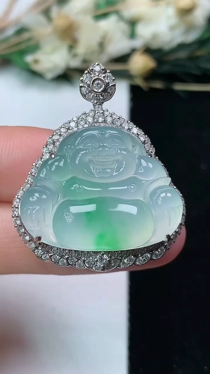 天然A货翡翠佛公吊坠，尺寸34-28-9.5，裸石19.5-25，重量:9.40g
7月14日
