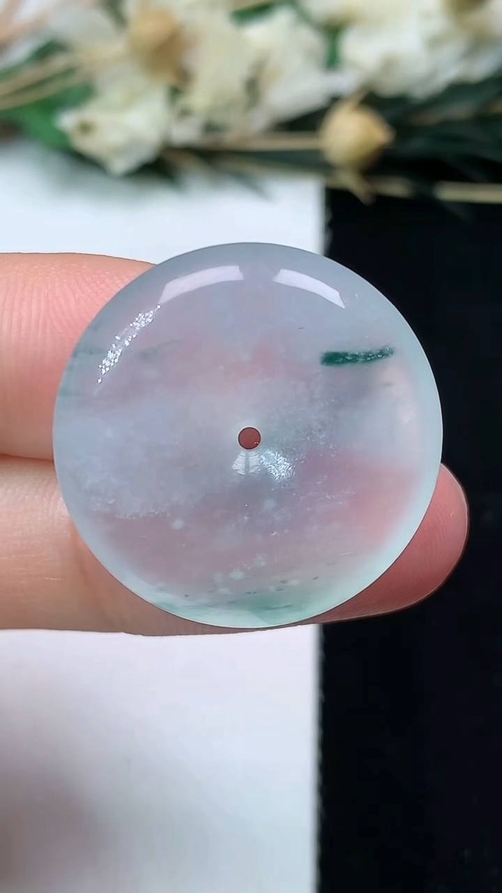 天然A货翡翠飘花平安扣吊坠，尺寸23.5-5，重量:5.90g
7月14日