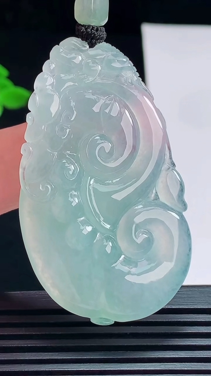 天然A货翡翠如意吊坠，尺寸51-31.6-6.6 重量:21.82g
7月14日