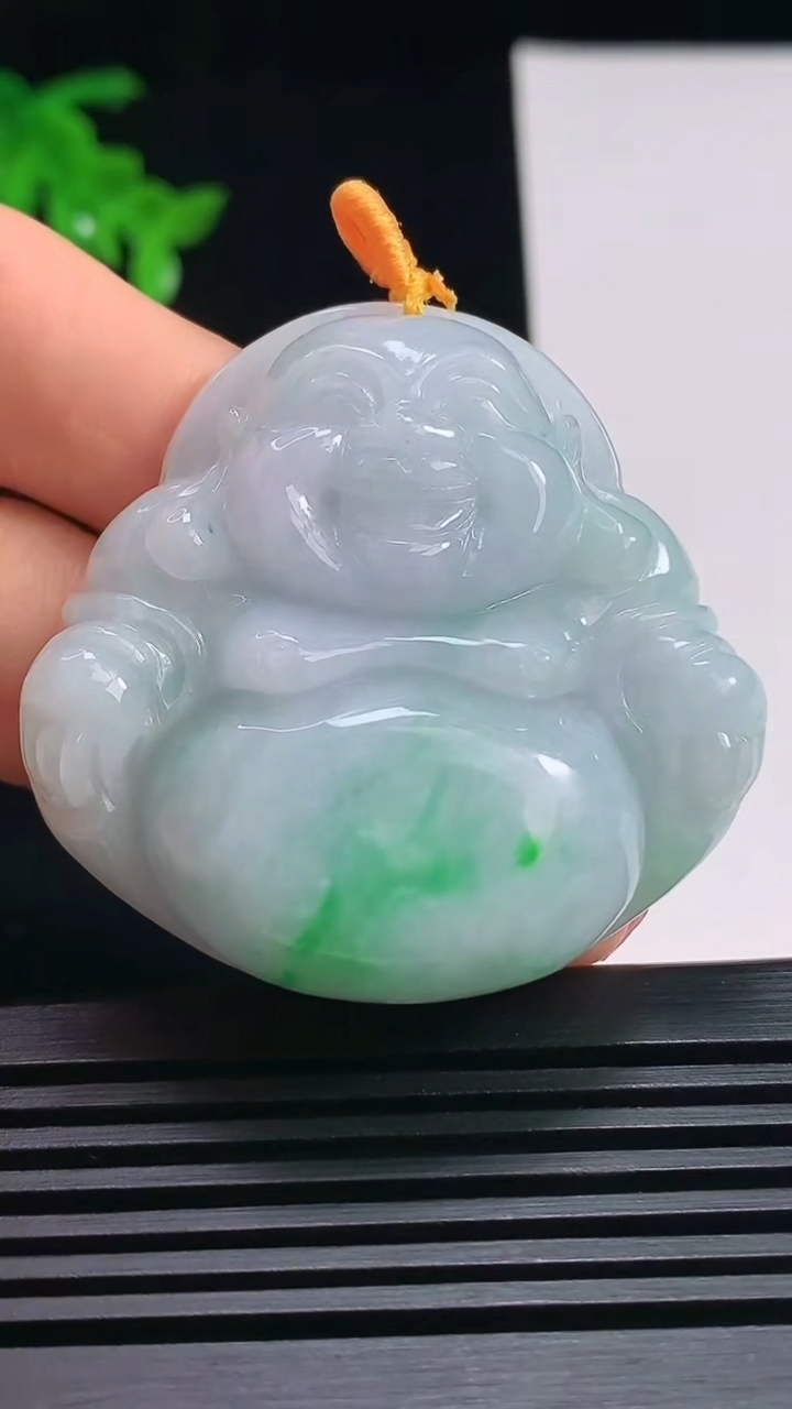 天然A货翡翠佛公吊坠，尺寸41-45-12.6 重量:37.87g
7月15日