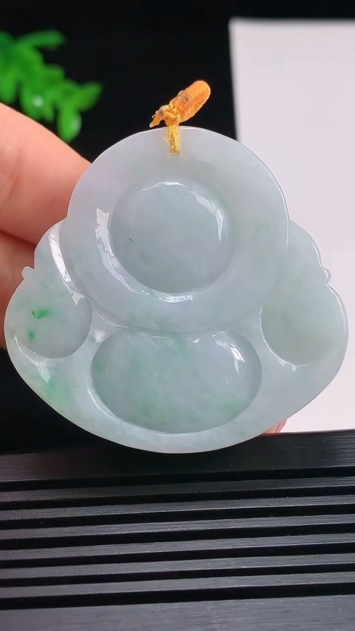天然A货翡翠佛公吊坠，尺寸41-45-12.6 重量:37.87g
7月15日