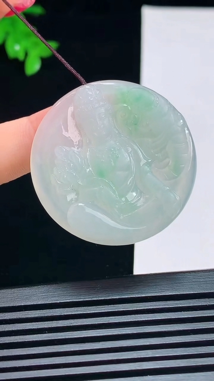 天然A货翡翠普贤菩萨吊坠，尺寸36-5 重量:12.08g
7月15日