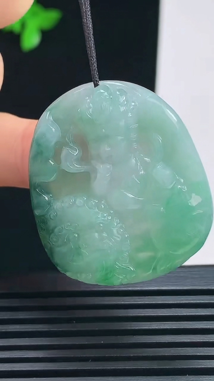 天然A货翡翠文殊菩萨吊坠，尺寸34-29-6 重量:12.07g
7月15日