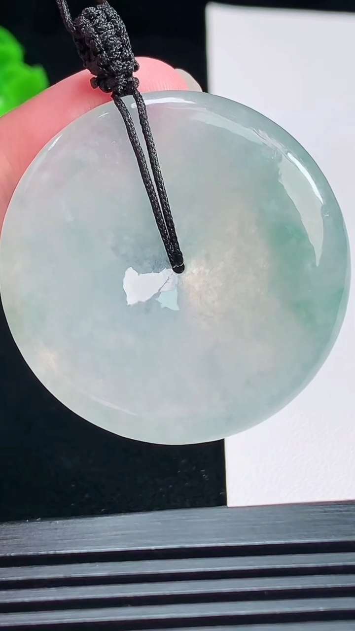 天然A货翡翠平安扣吊坠，尺寸40-5.8 重量:20.49g
7月15日