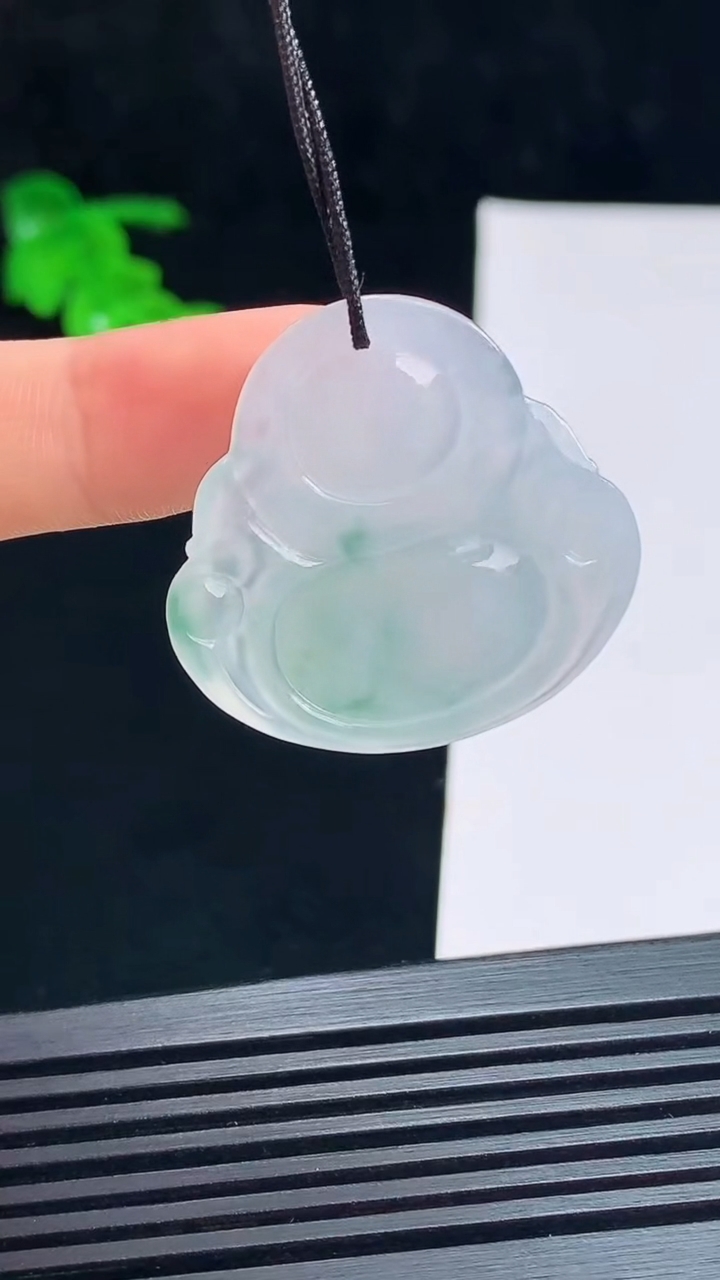天然A货翡翠冰种飘花佛公吊坠，尺寸28-29-5.5 重量:6.76g
7月15日