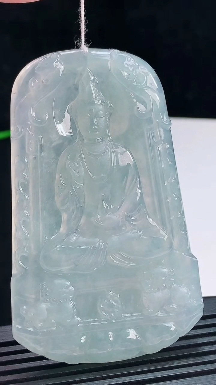 天然A货翡翠素衣观音吊坠，尺寸74-45-6.5 重量:48.26g
7月15日