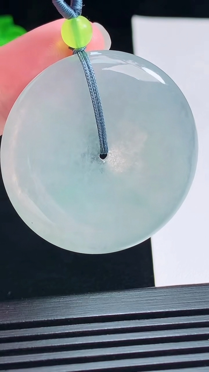 天然A货翡翠平安扣吊坠，尺寸40-5.2 重量:19.27g
7月15日