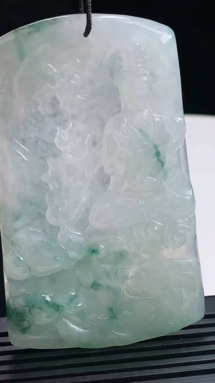 天然A货翡翠飘花普贤菩萨吊坠，尺寸75-46.5-4.8 重量:38.80g
7月15日