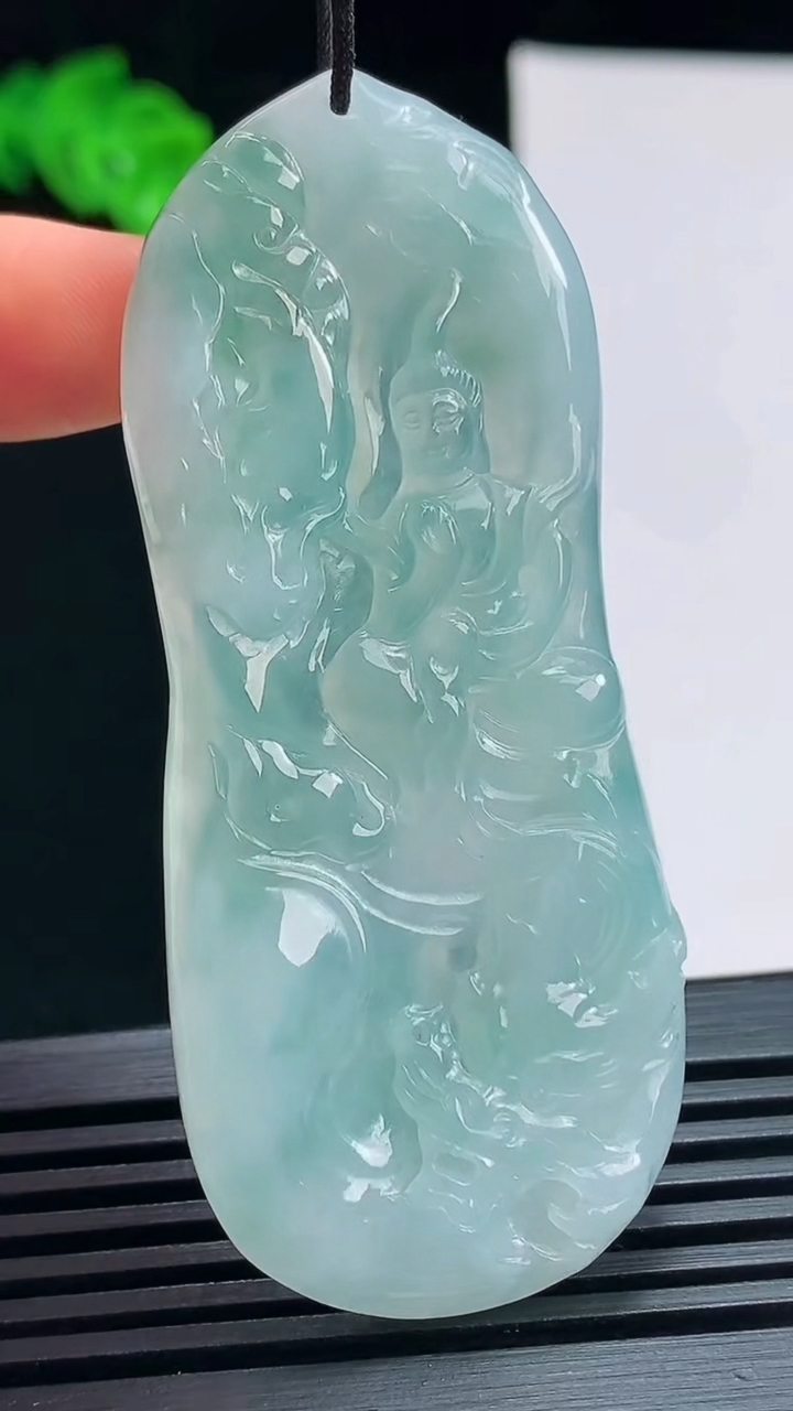 天然A货翡翠御龙观音吊坠，尺寸65.6-28-5.2 重量:20.07g
7月15日