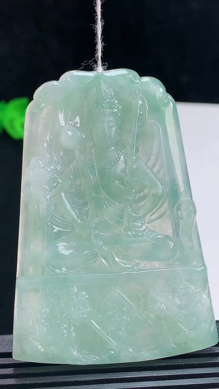 天然A货翡翠虚空藏菩萨吊坠，尺寸63.6-44-5.3 重量:31.49g
7月15日