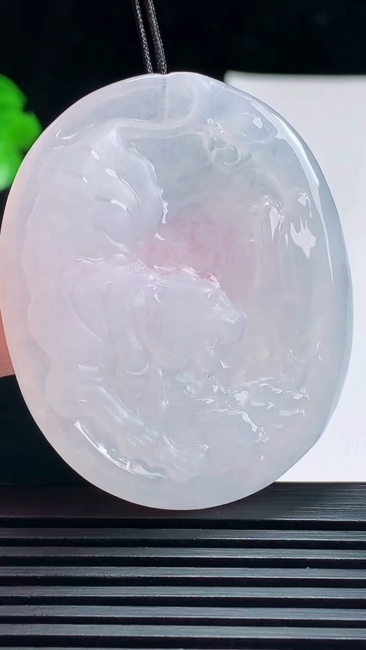 天然A货翡翠生肖虎牌吊坠，尺寸49-40.2-6.3 重量:24.85g
7月15日