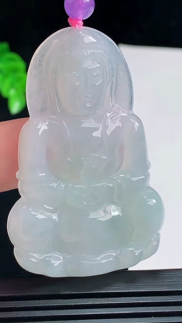 天然A货翡翠正装观音吊坠，尺寸54-36-5.2 重量:18.19g
7月15日
