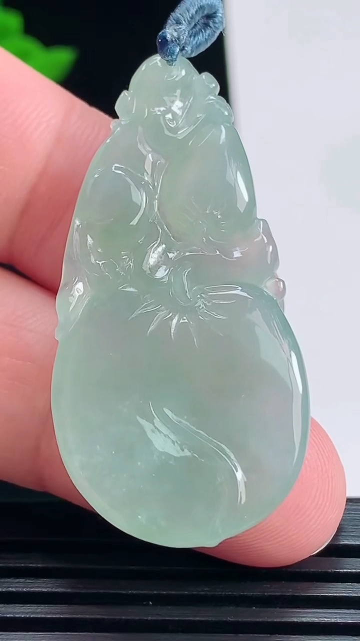 天然A货翡翠寿桃吊坠，尺寸45-22.3-6 重量:10.57g
7月15日