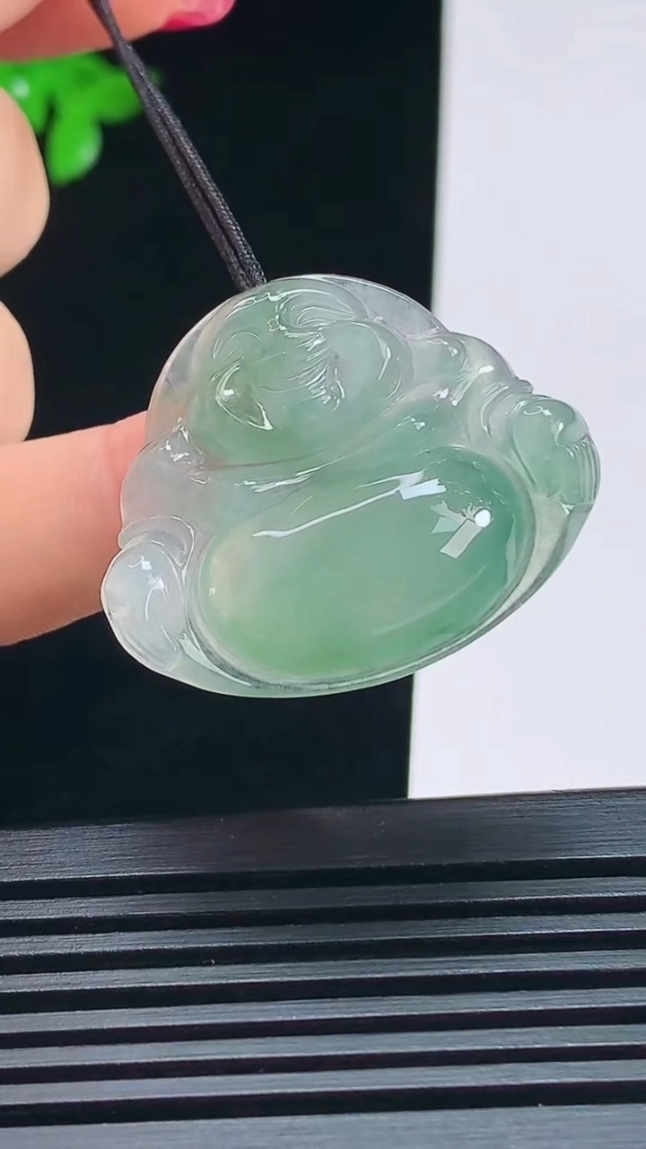 天然A货翡翠佛公吊坠，尺寸28-33-6.8 重量:8.66g
7月15日