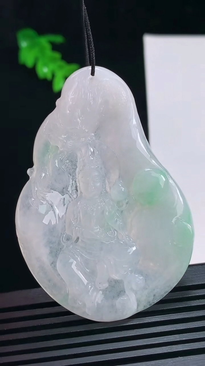 天然A货翡翠祥龙观音吊坠，尺寸62-42.6-5.2 重量:23.38g
7月15日