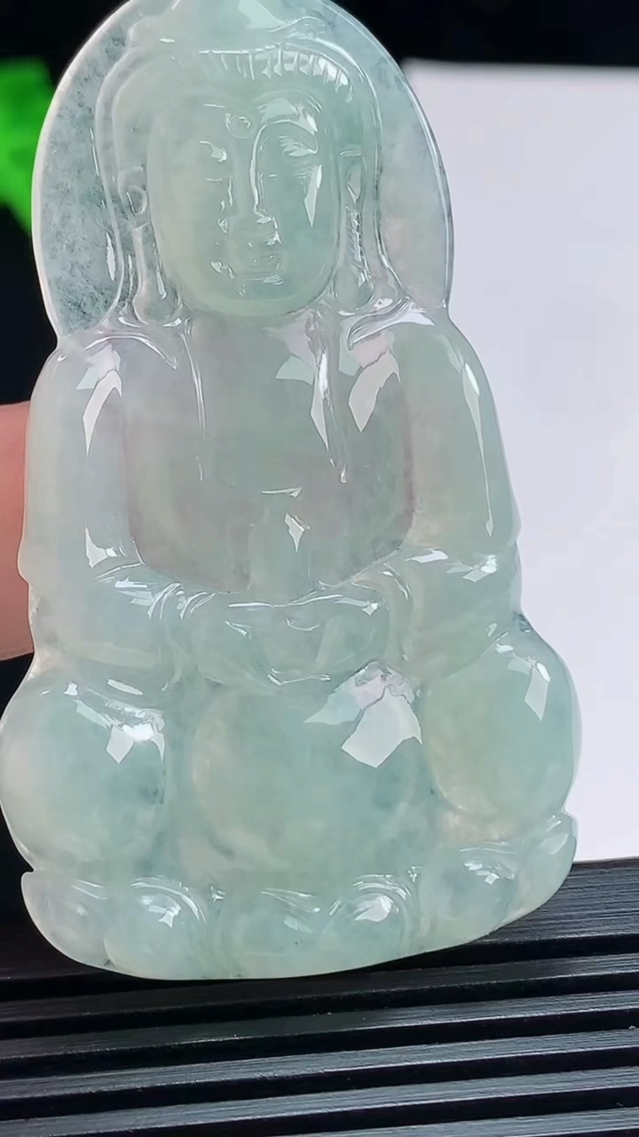 天然A货翡翠正装观音吊坠，尺寸60-35-4.2 重量:15.46g
7月15日