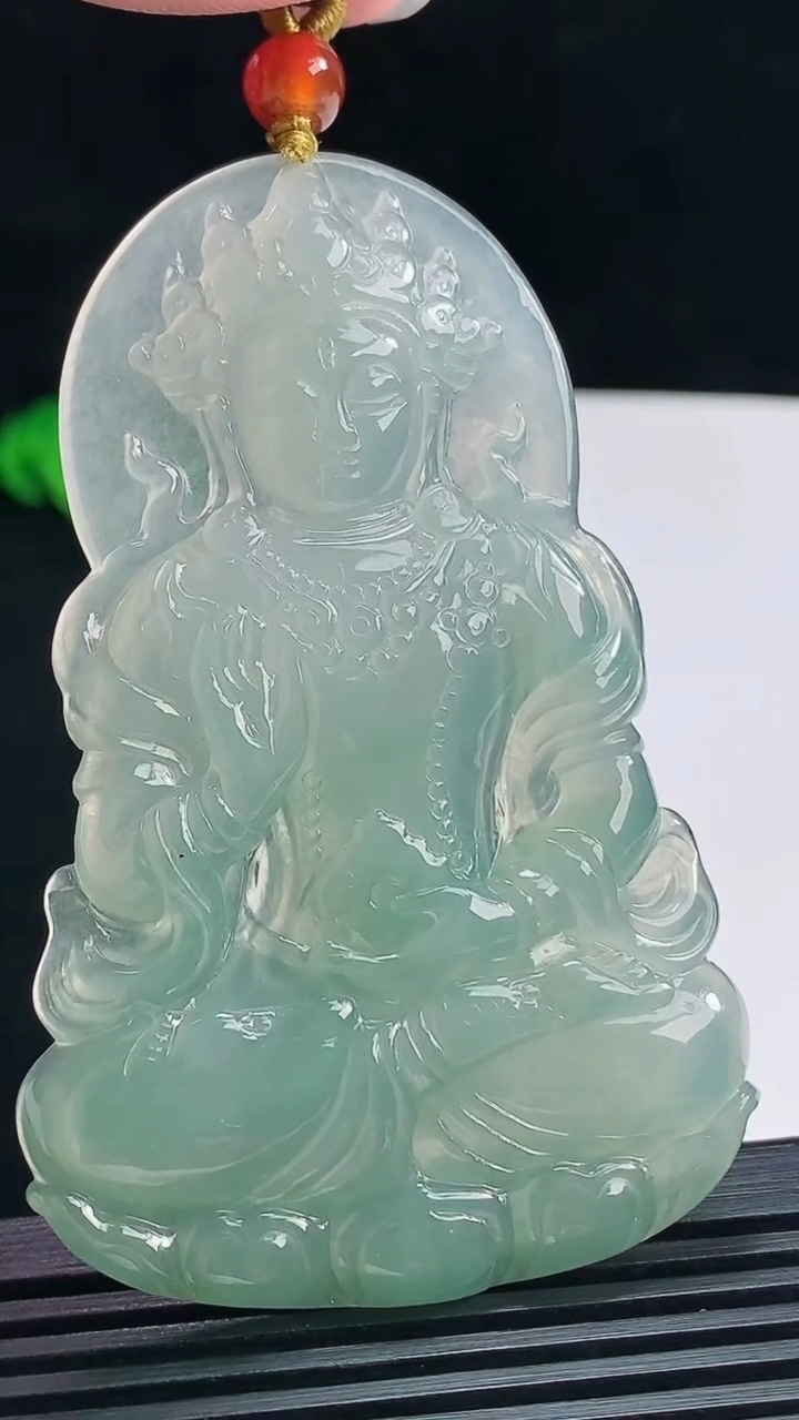 天然A货翡翠度母菩萨吊坠，尺寸69-44.5-4.8 重量:26.49g
7月15日