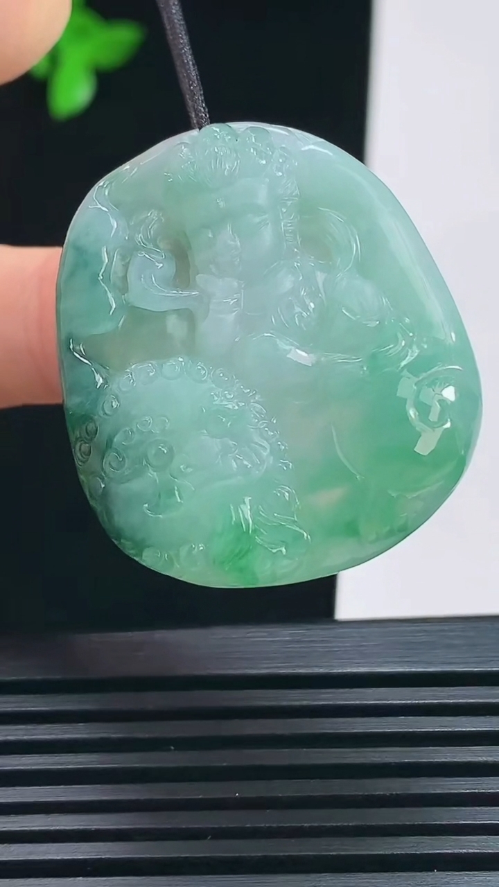 天然A货翡翠文殊菩萨吊坠，尺寸34-29-6 重量:12.07g
7月15日