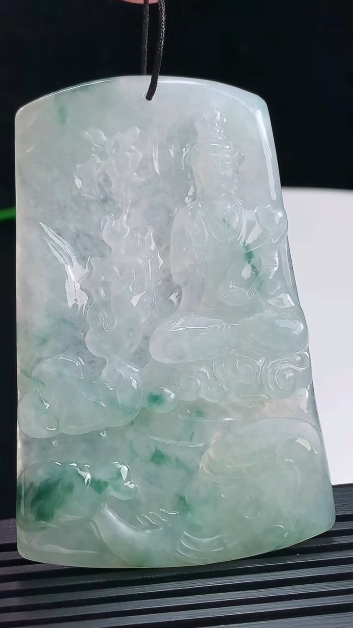 天然A货翡翠飘花普贤菩萨吊坠，尺寸75-46.5-4.8 重量:38.80g
7月15日